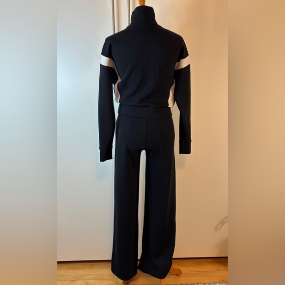 SPANX AirEssentials Black and White Track Suit | XS T - Picture 4 of 7